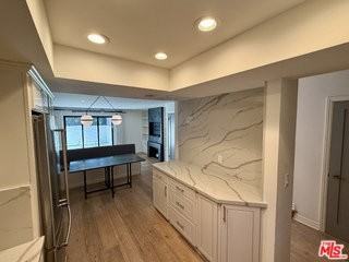 853 Larrabee St #6 - Photo 4 of 8