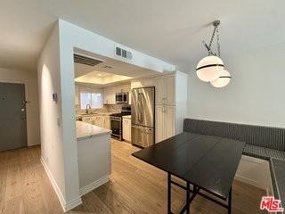 853 Larrabee St #6 - Photo 7 of 8