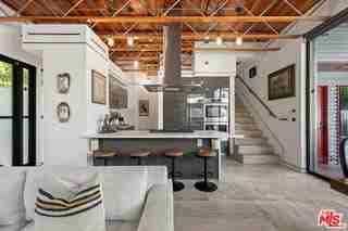 601 N Crescent Heights Blvd - Photo 3 of 8
