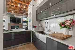 601 N Crescent Heights Blvd - Photo 4 of 8