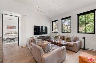 601 N Crescent Heights Blvd - Photo 7 of 8