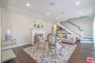 9500 Sawyer St - Photo 2 of 8