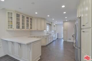 9500 Sawyer St - Photo 5 of 8