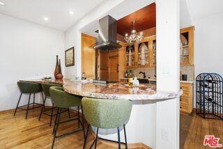 612 S Barrington Ave #213 - Photo 6 of 8