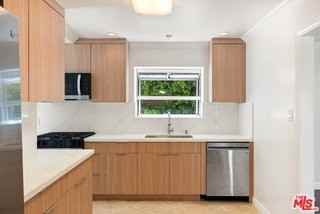 1101 Harvard St - Photo 4 of 8