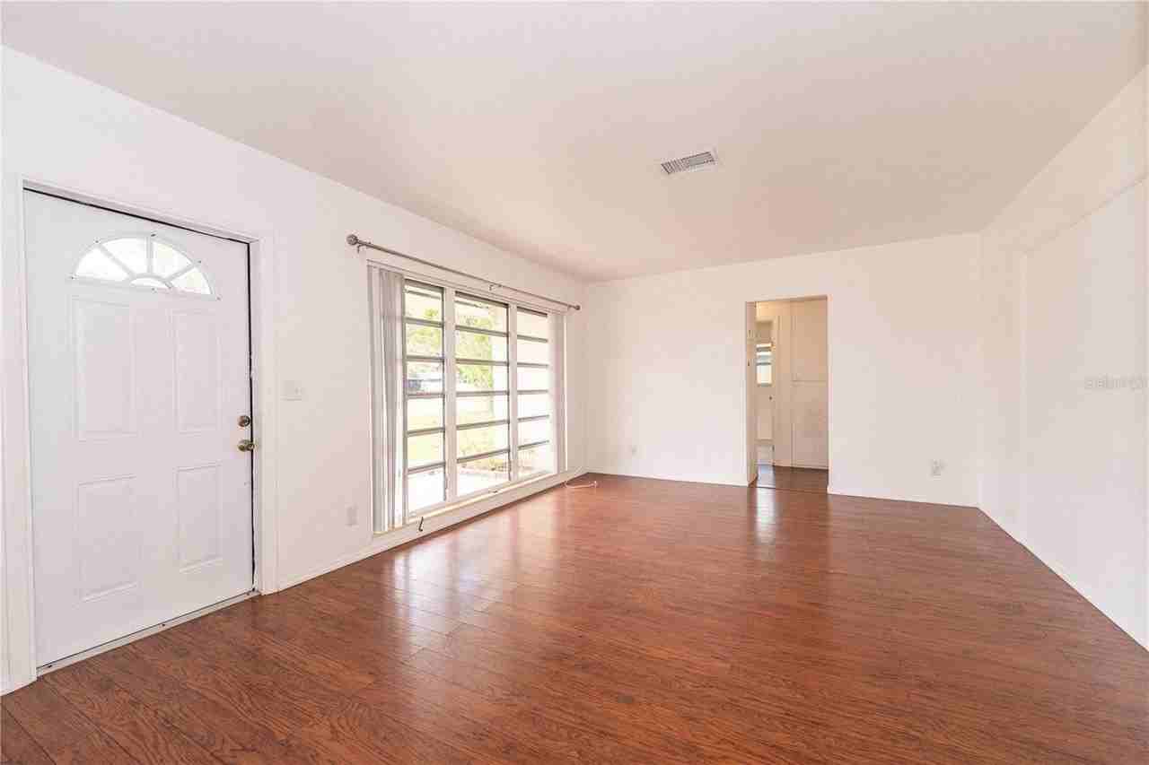 1915 Dudley Pl - Photo 3 of 17