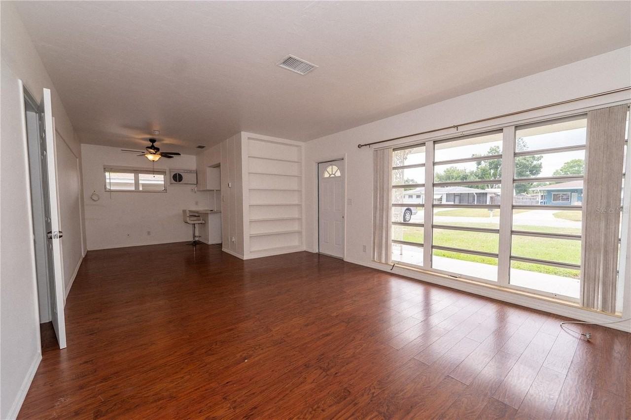 1915 Dudley Pl - Photo 4 of 17