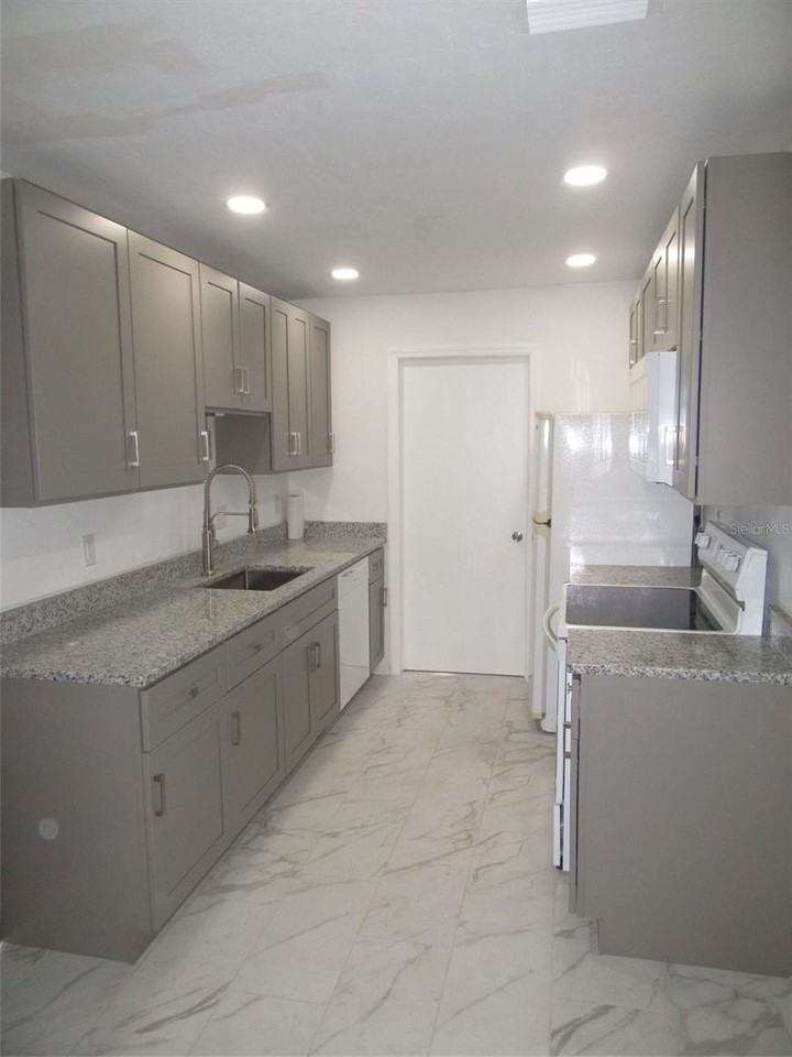 23029 Alabaster Ave - Photo 5 of 16