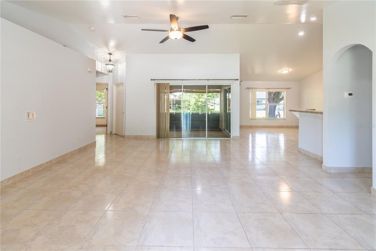 4913 Cromey Rd - Photo 6 of 37