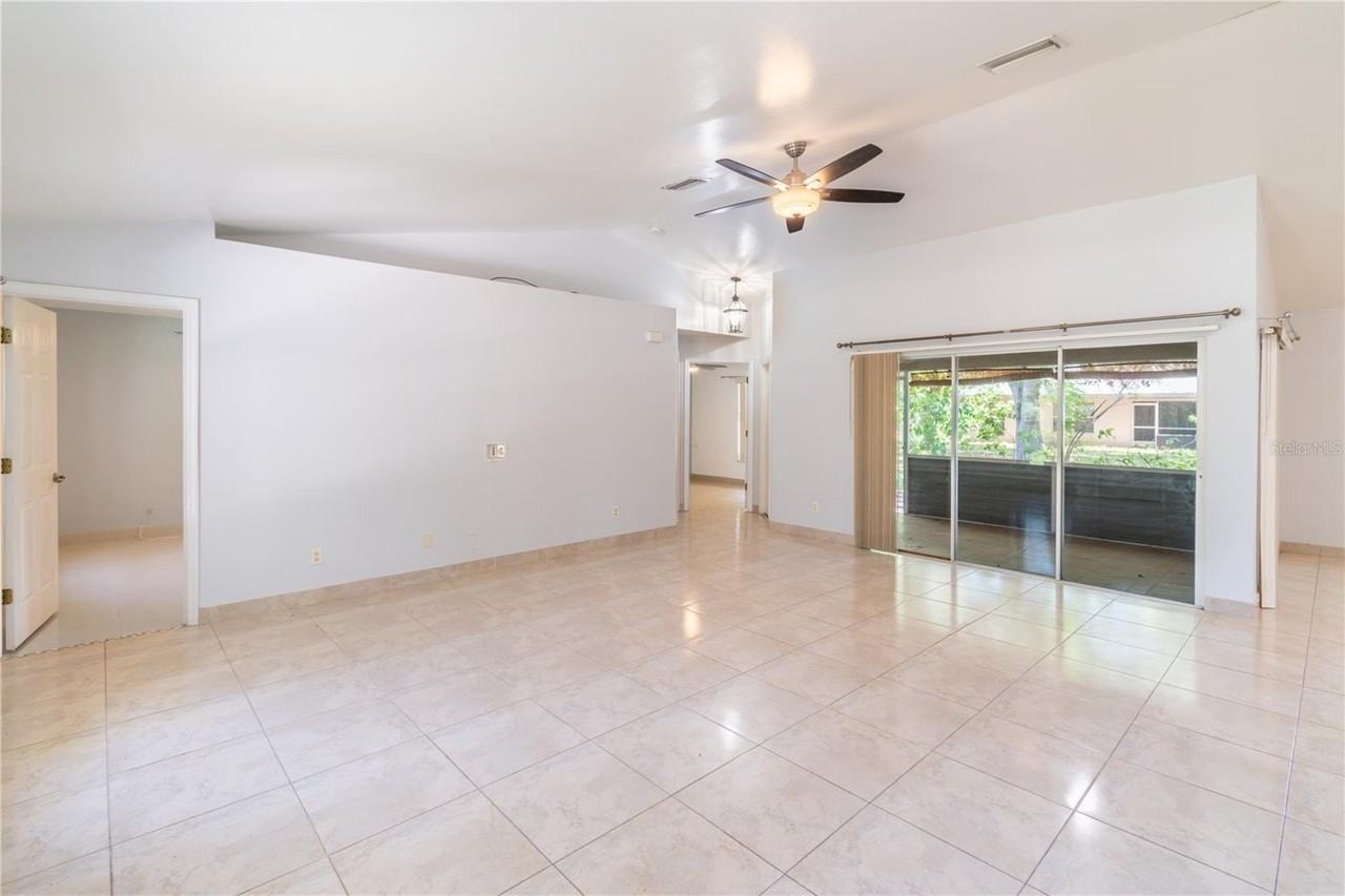 4913 Cromey Rd - Photo 7 of 37
