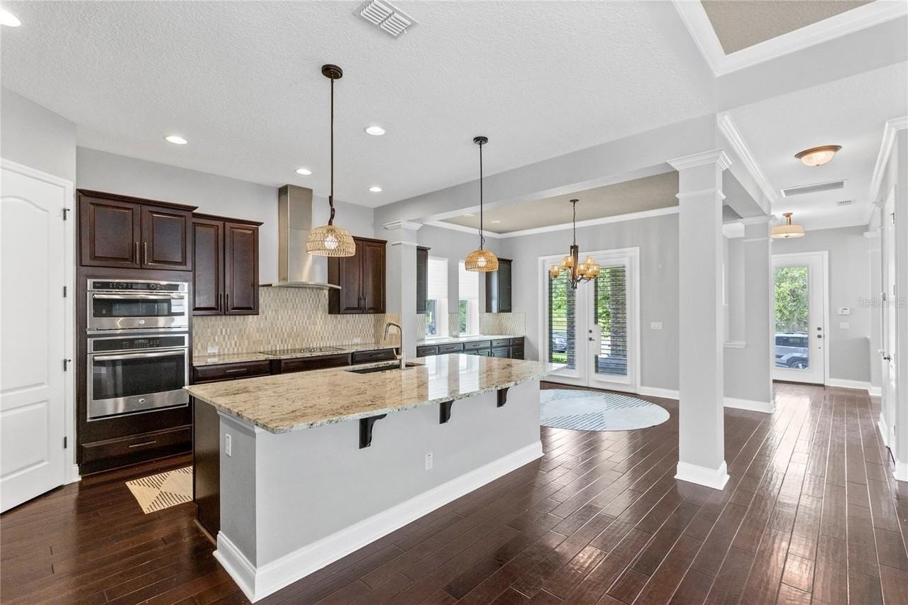 8631 Laureate Blvd - Photo 3 of 34