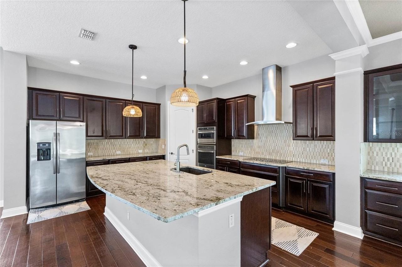 8631 Laureate Blvd - Photo 4 of 34
