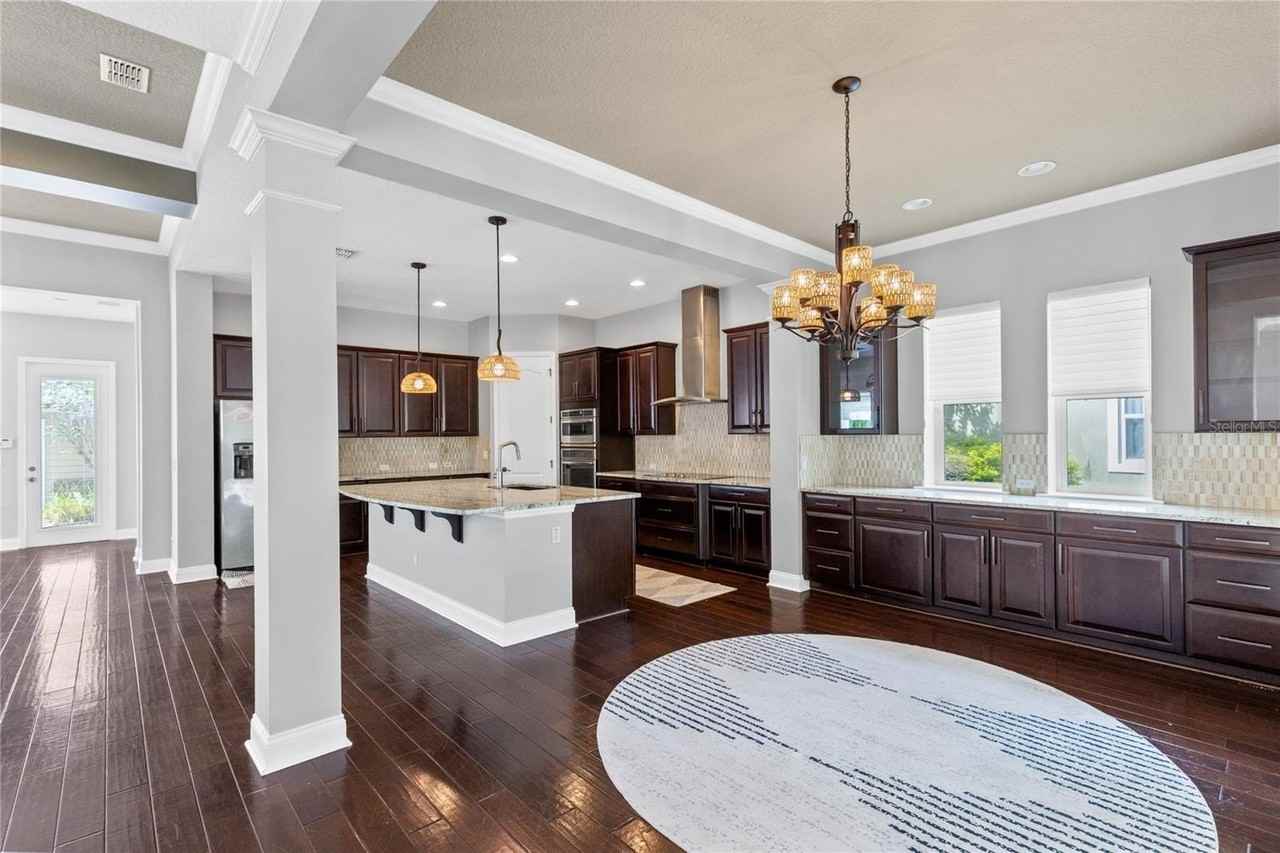 8631 Laureate Blvd - Photo 6 of 34