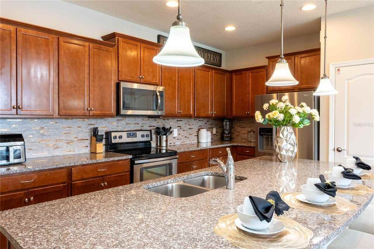 8894 Geneve Ct - Photo 4 of 27