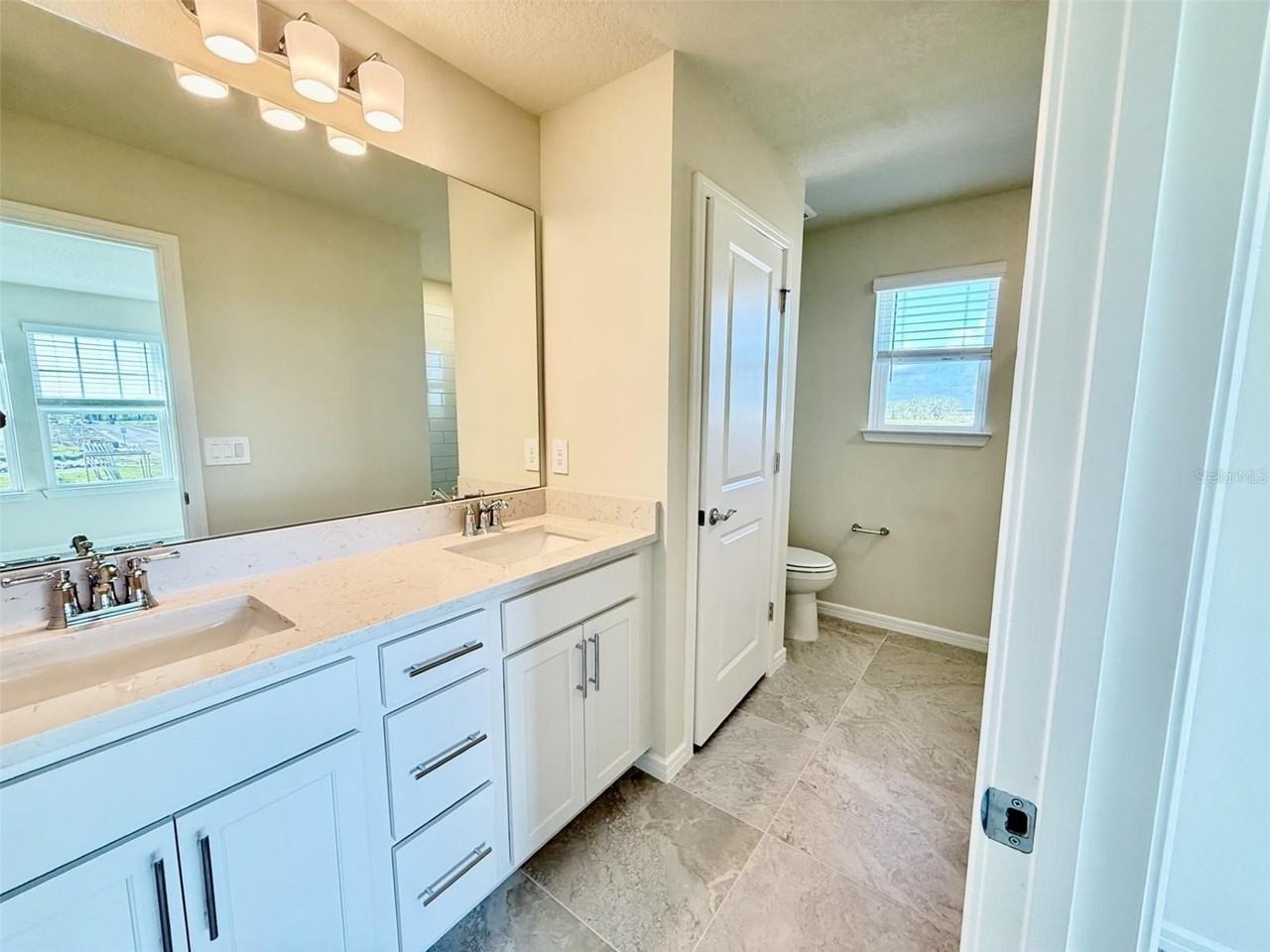 2116 Southbury Dr - Photo 4 of 9