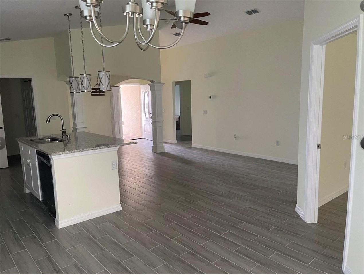 208 Missouri Ave - Photo 4 of 11