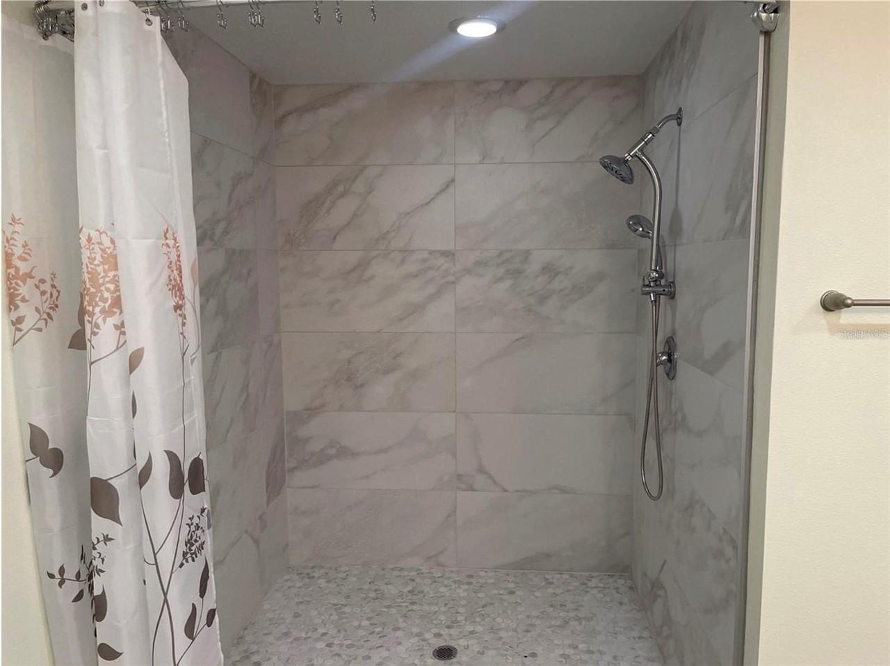 208 Missouri Ave - Photo 6 of 11