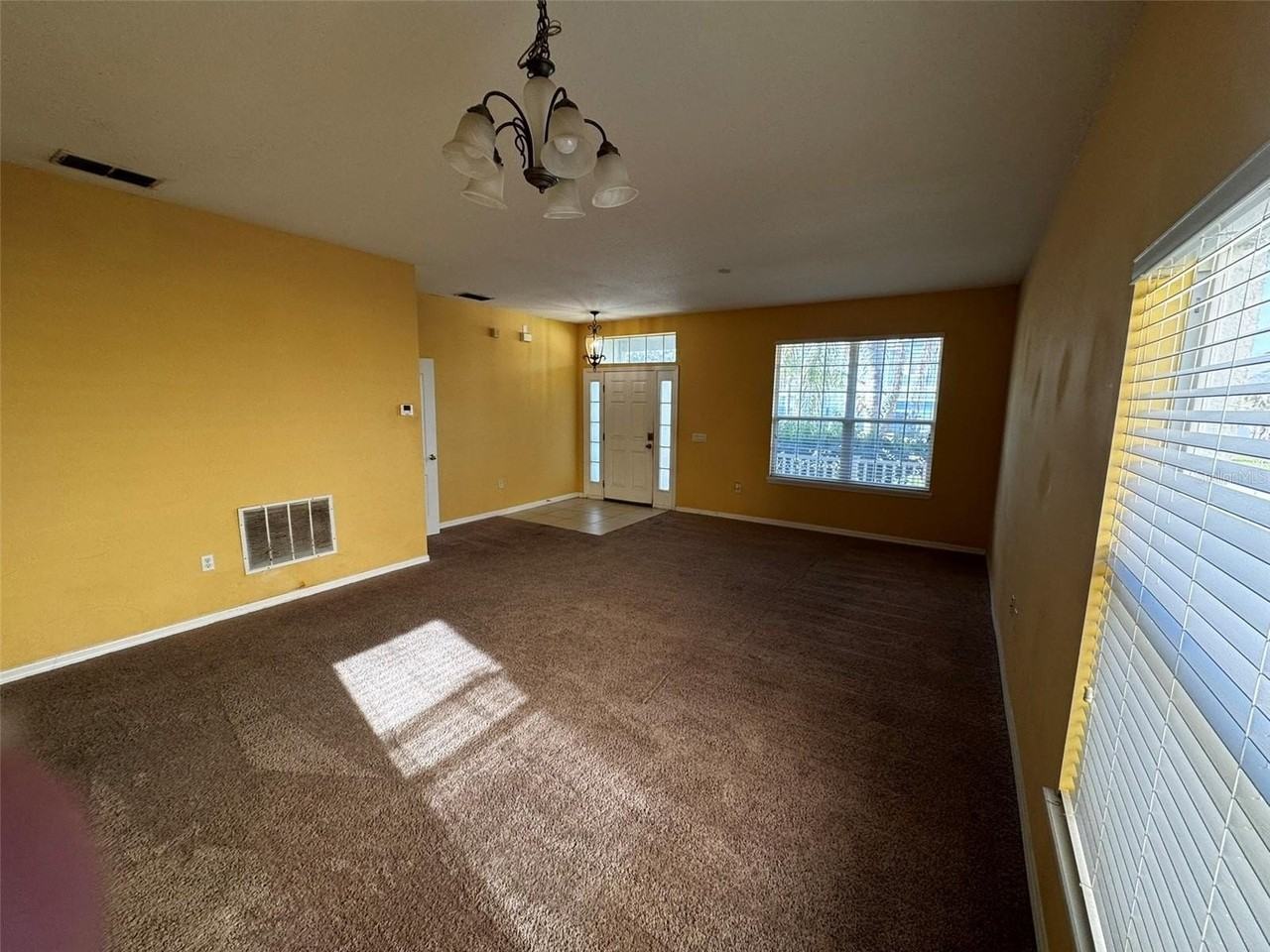 1111 Hacienda Cir - Photo 4 of 14