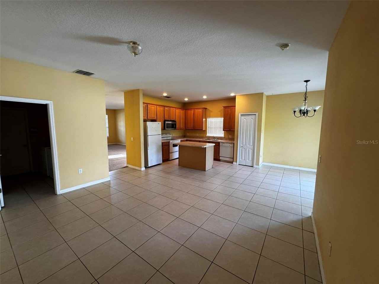1111 Hacienda Cir - Photo 6 of 14