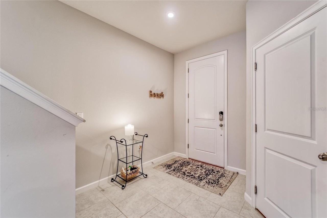 11540 Rolling Green Dr - Photo 4 of 35