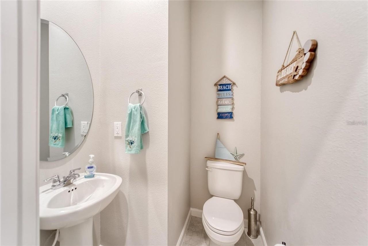 11540 Rolling Green Dr - Photo 5 of 35