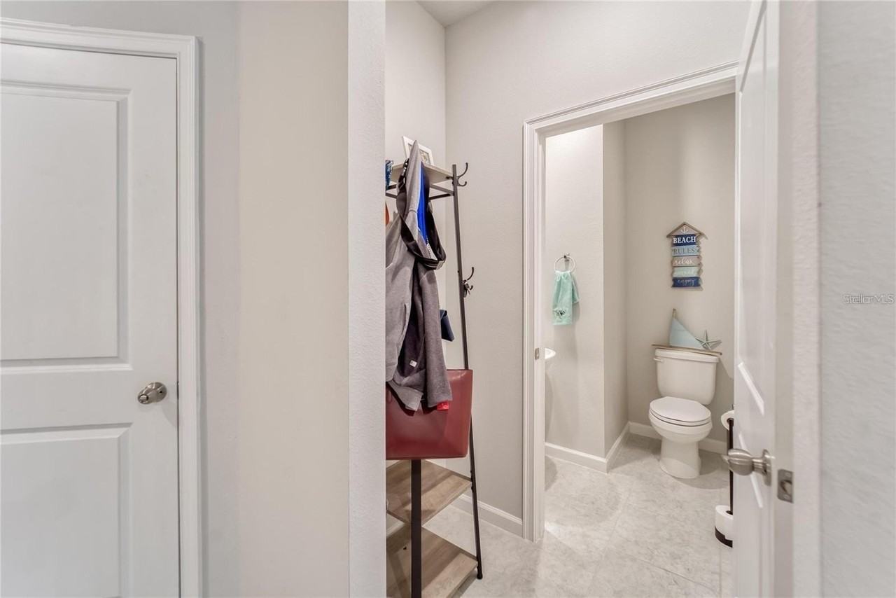 11540 Rolling Green Dr - Photo 6 of 35