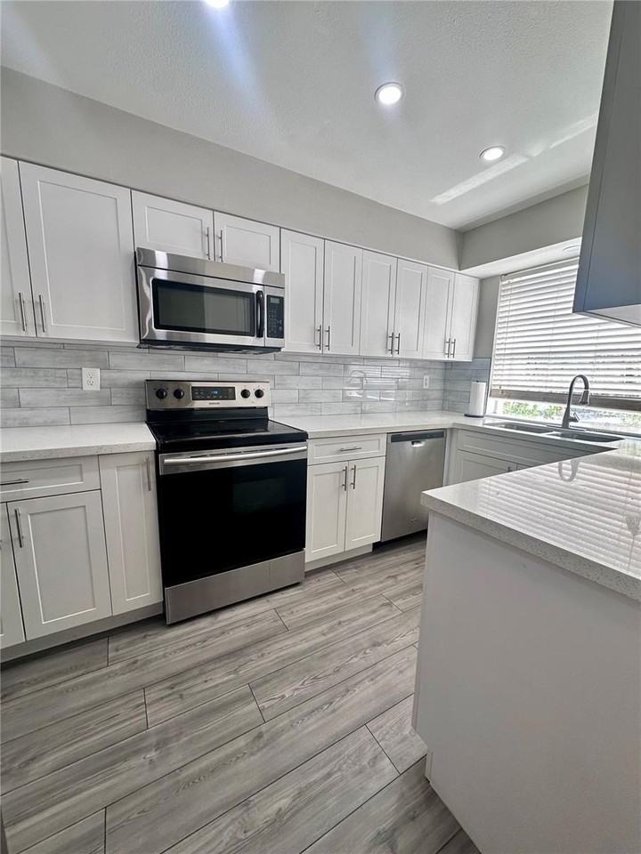 7512 Bolanos Ct #7512 - Photo 6 of 23
