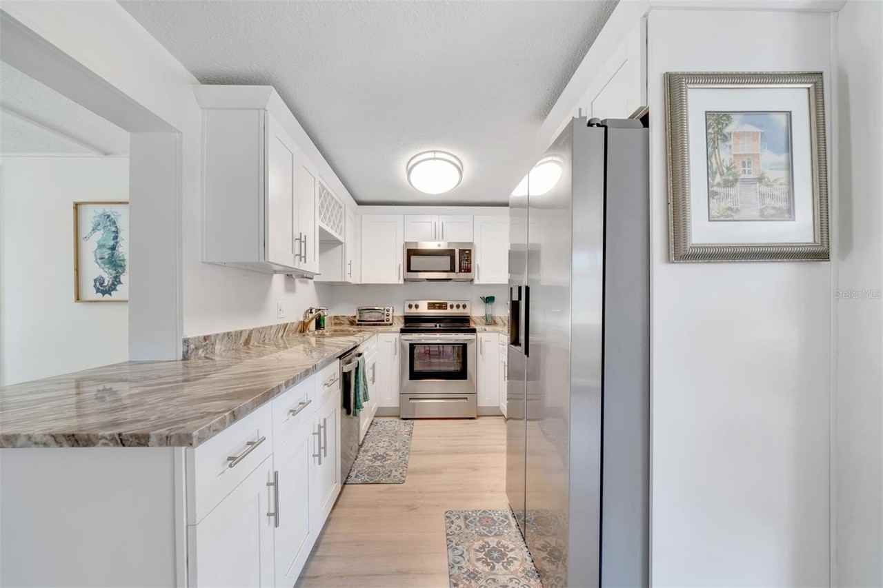 11919 102nd St - Photo 4 of 30