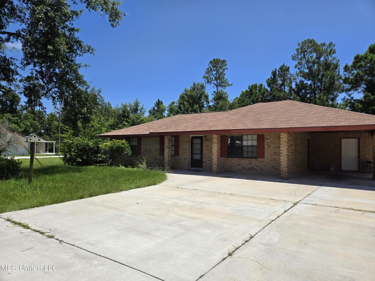 530 Easterbrook St - Photo 2 of 16