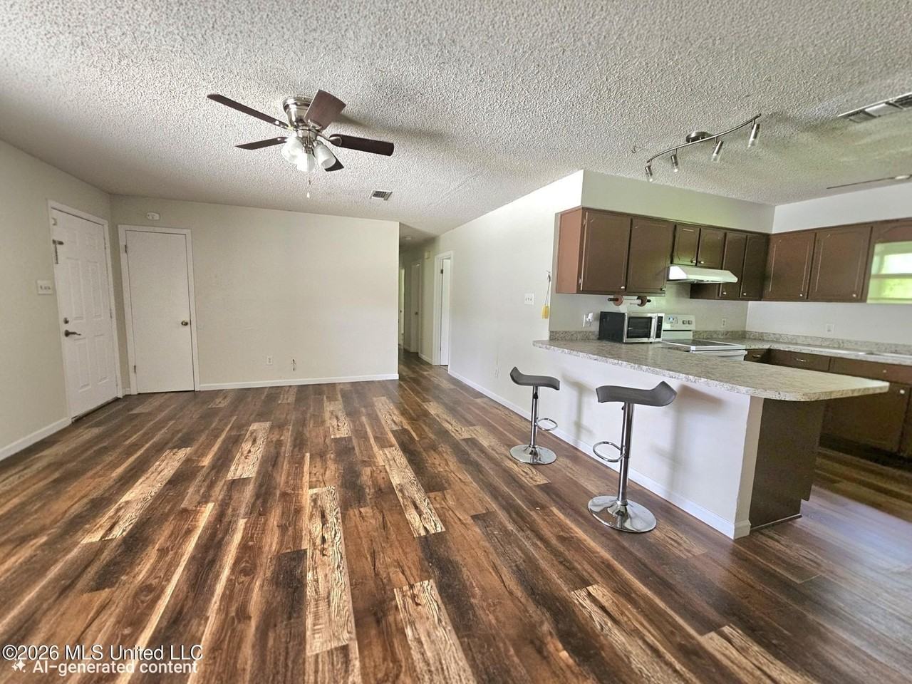 530 Easterbrook St - Photo 7 of 16
