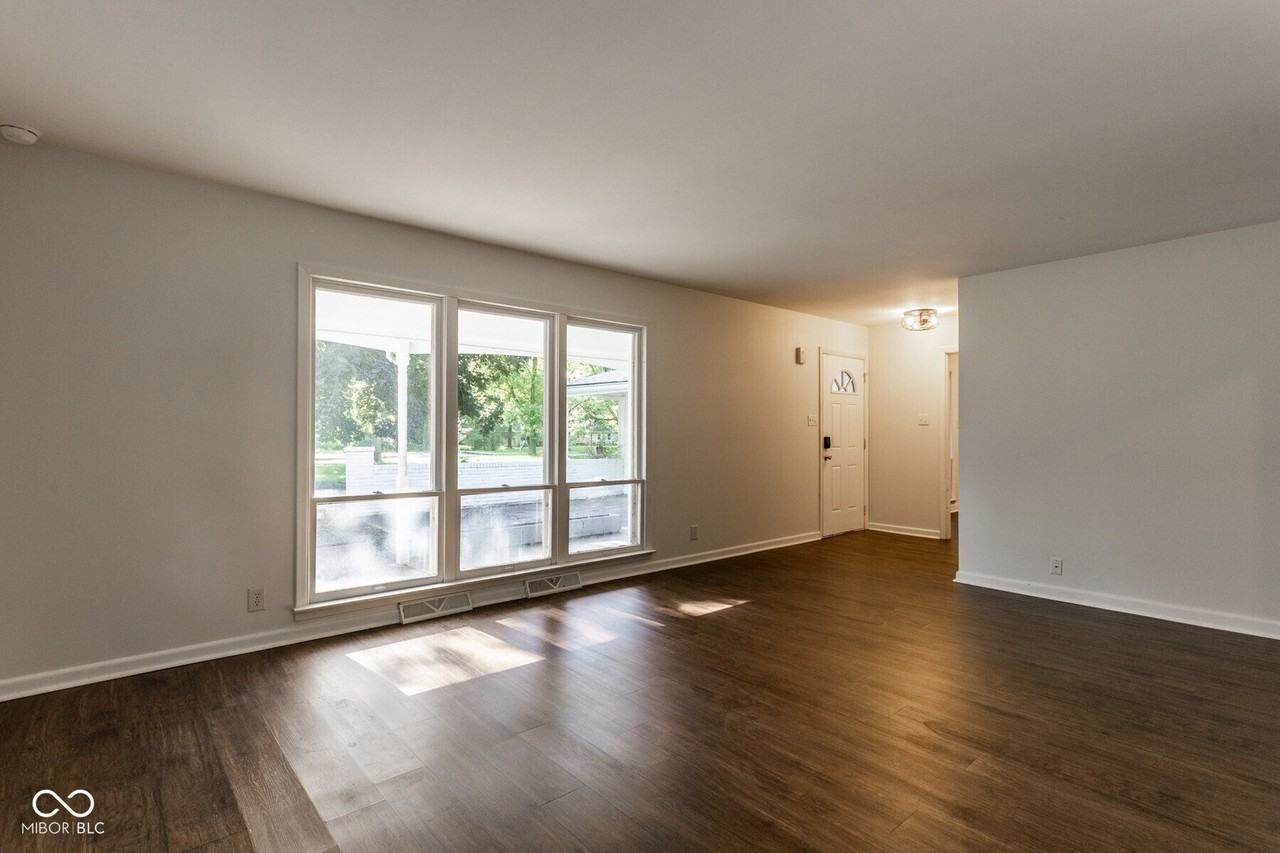 9514 Haverstick Rd - Photo 4 of 28