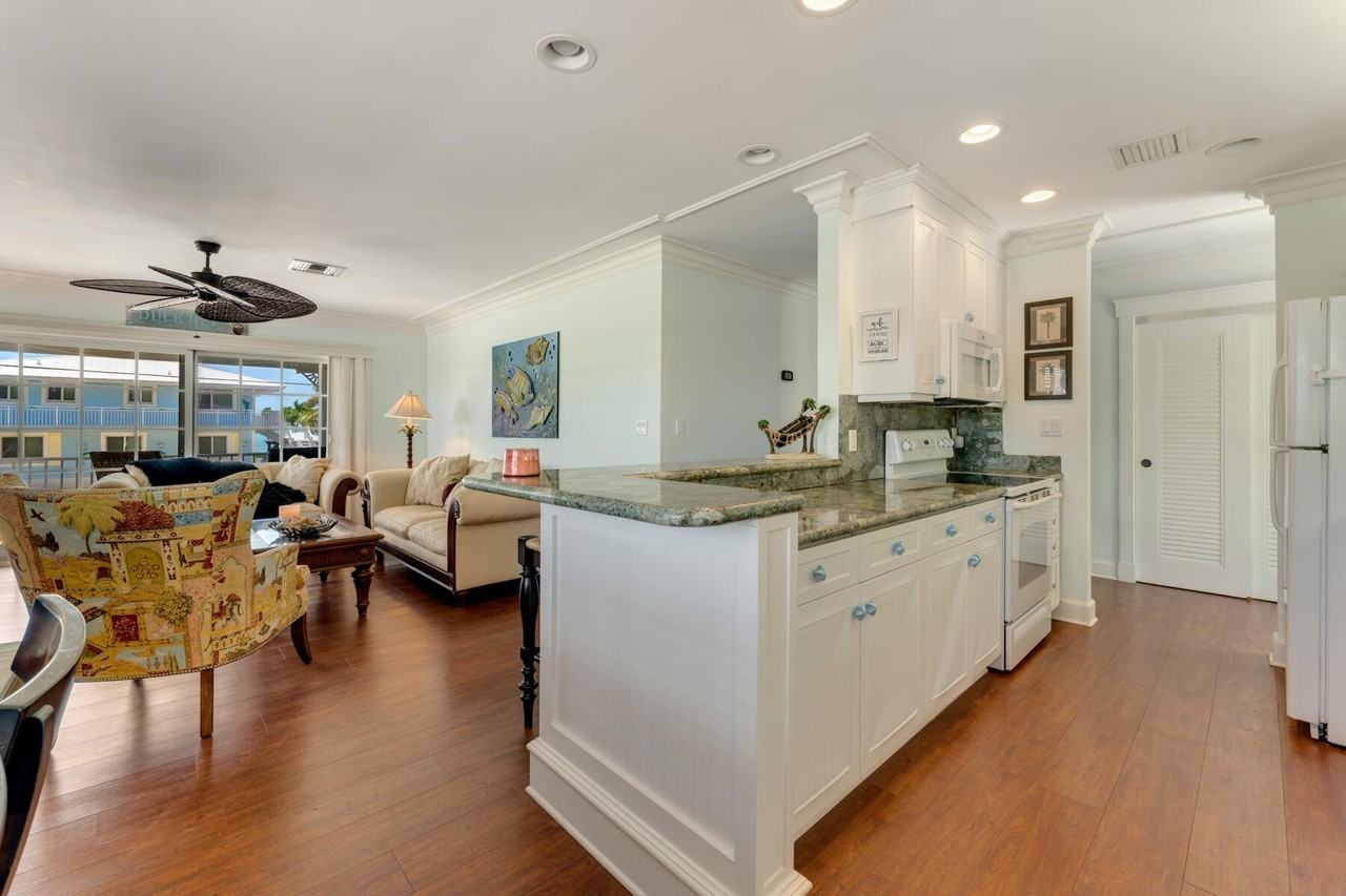 235 W Seaview Cir - Photo 6 of 50