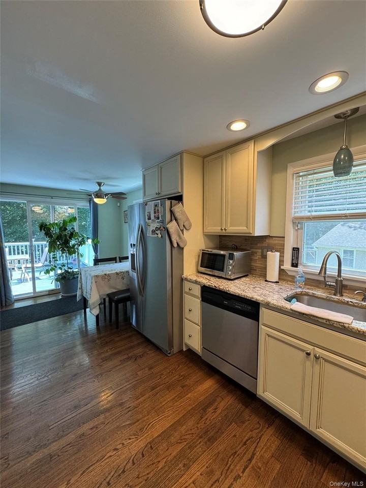 18 Montfort Woods Rd - Photo 4 of 18
