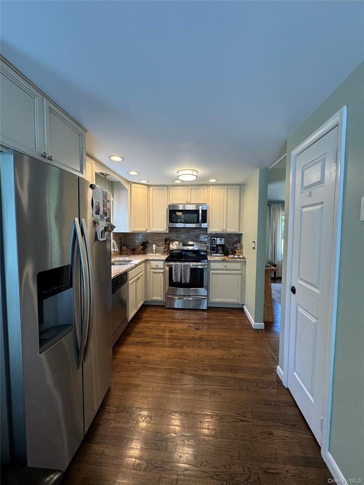 18 Montfort Woods Rd - Photo 6 of 18