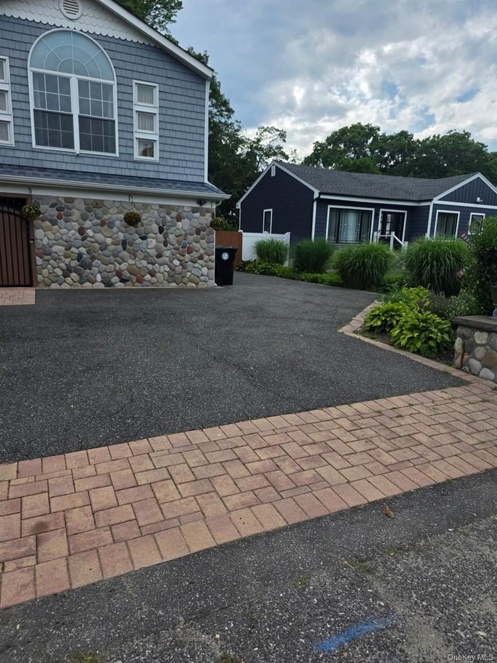 1396 Illinois Ave - Photo 2 of 32