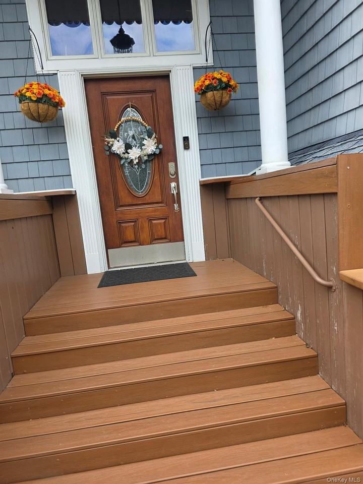 1396 Illinois Ave - Photo 4 of 32