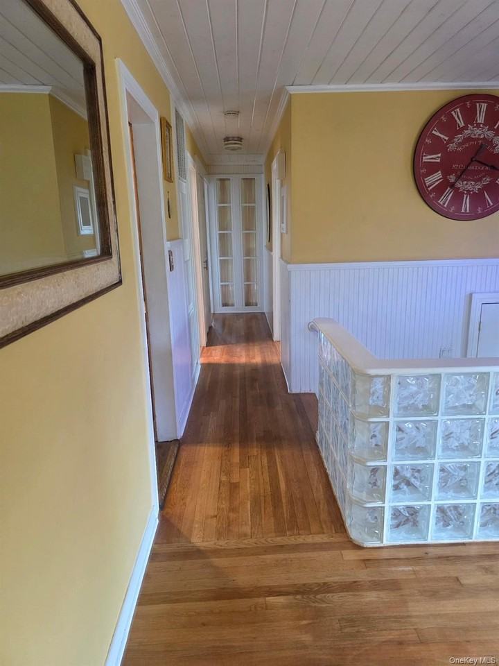 1396 Illinois Ave - Photo 6 of 32