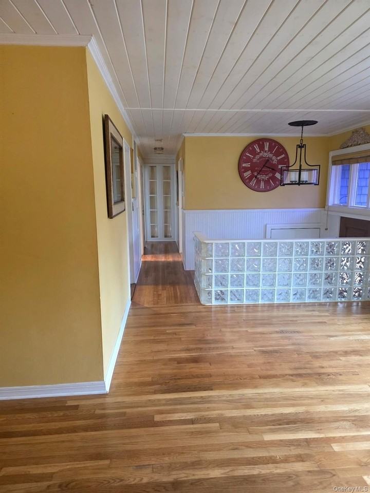 1396 Illinois Ave - Photo 7 of 32