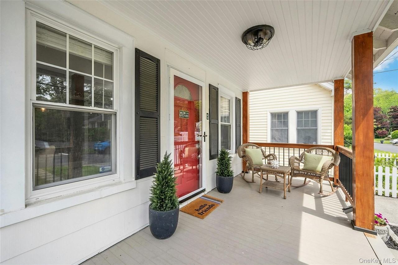 157 Columbia Ave - Photo 4 of 38