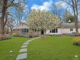 featured image of 17 Hilltop Dr W