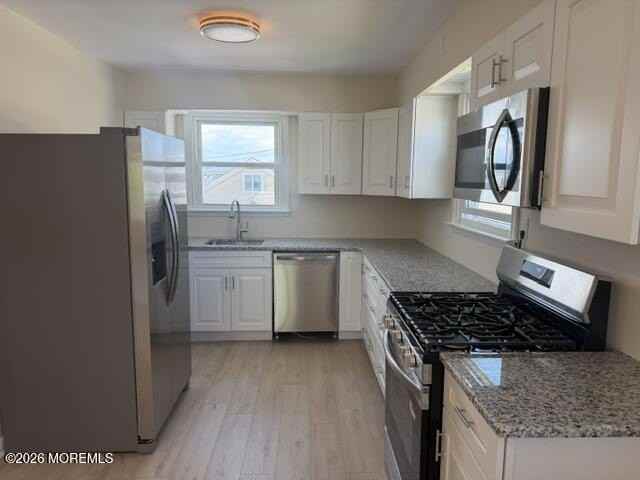 445 E Bayview Ave - Photo 2 of 39