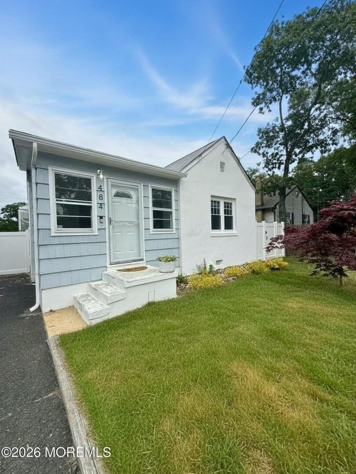 484 Bara St - Photo 2 of 17