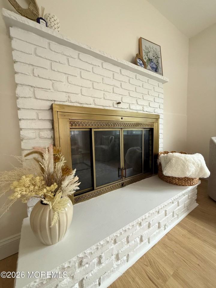 484 Bara St - Photo 4 of 17