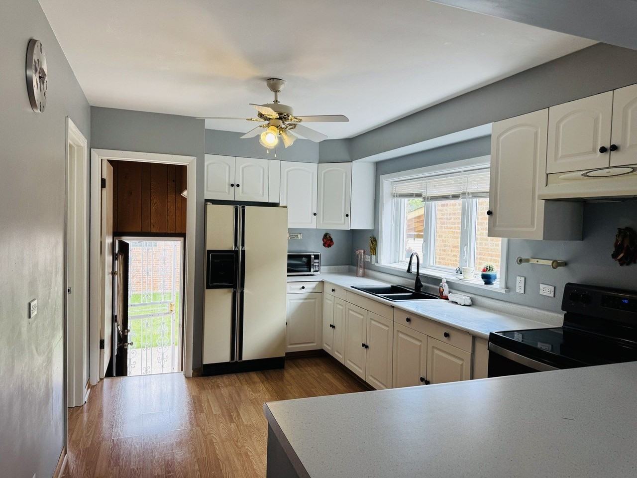 4925 S Leamington Ave - Photo 4 of 29