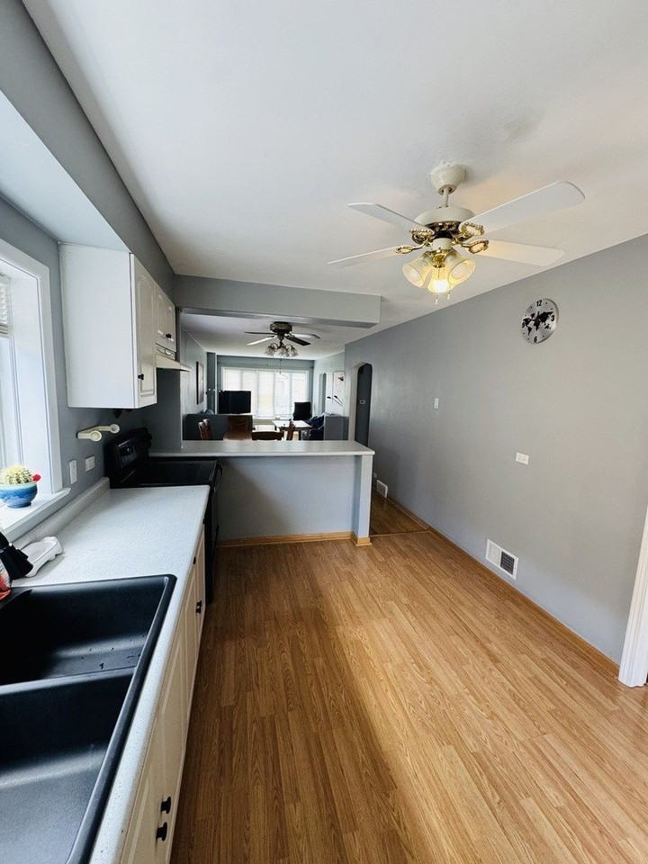 4925 S Leamington Ave - Photo 5 of 29