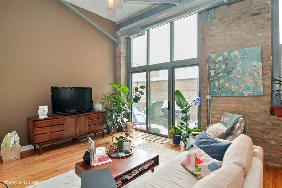 824 W Superior St #410 - Photo 2 of 13