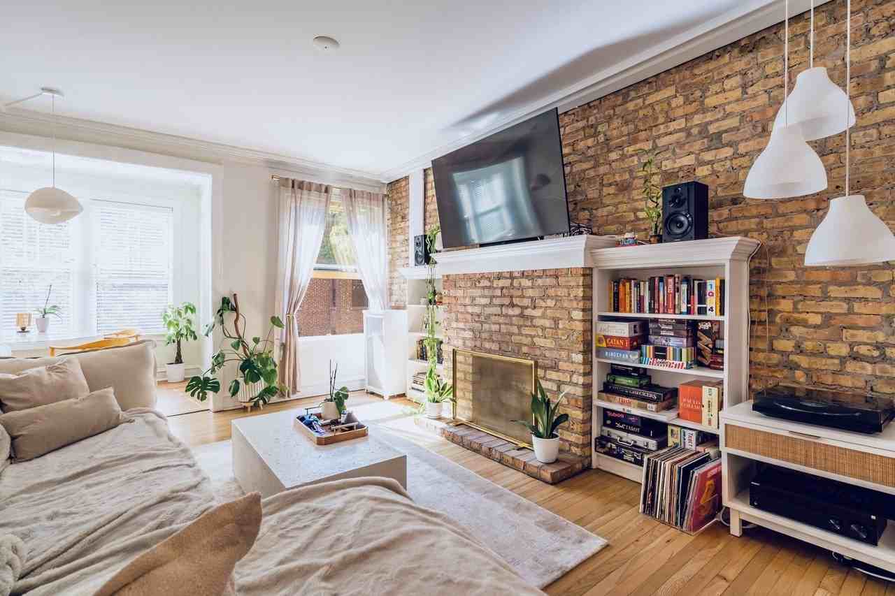 745 W Brompton Ave #2 - Photo 4 of 16