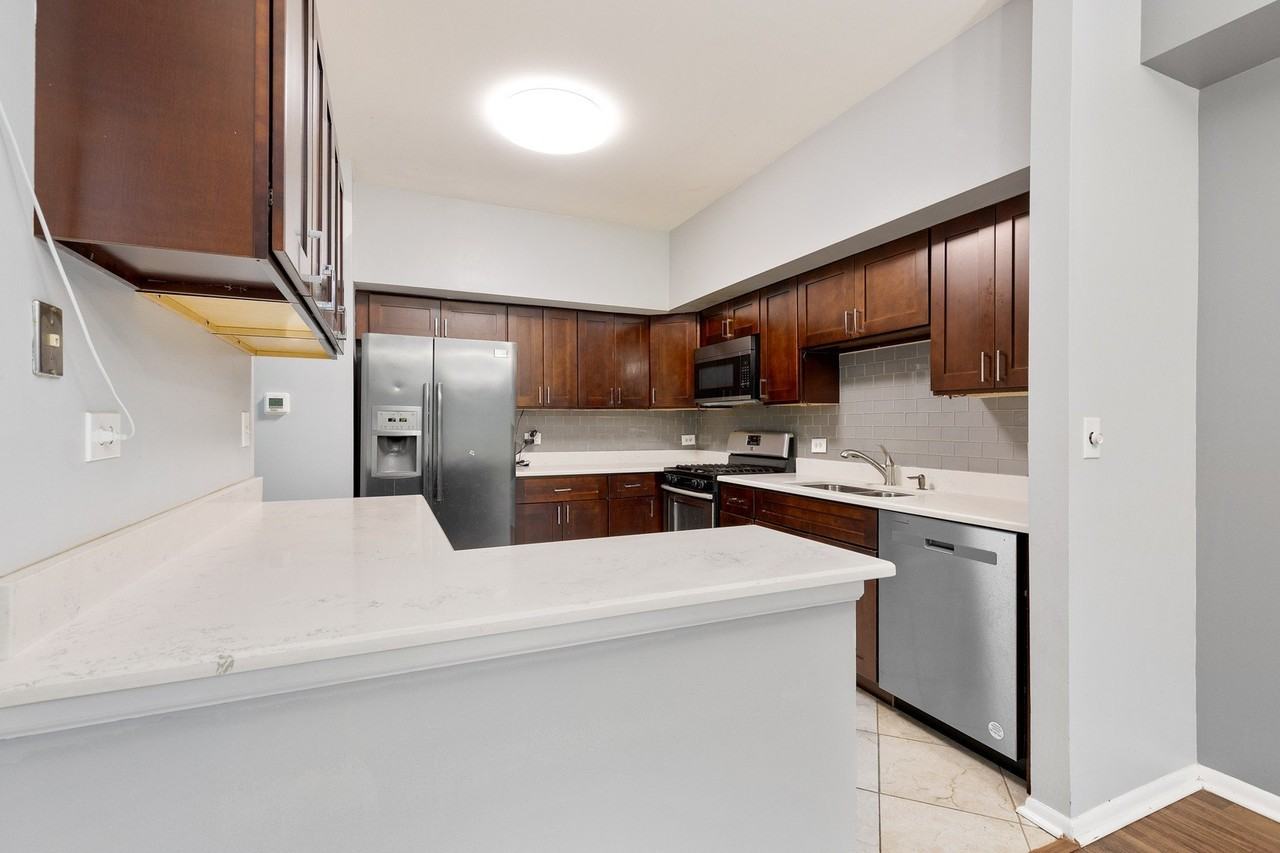 1175 Regency Dr - Photo 3 of 26