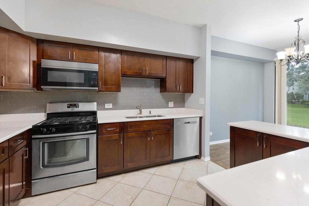 1175 Regency Dr - Photo 5 of 26