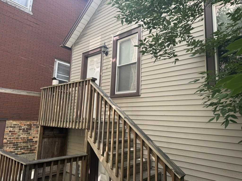 2418 N Western Ave #1R - Photo 2 of 10